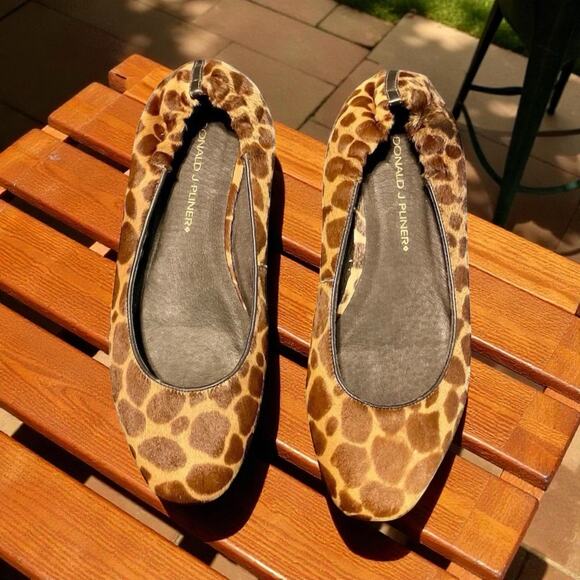 Donald J Pliner Women's Giraffe Print Ballet Flats Size 7.5 Brown - Picture 1 of 9